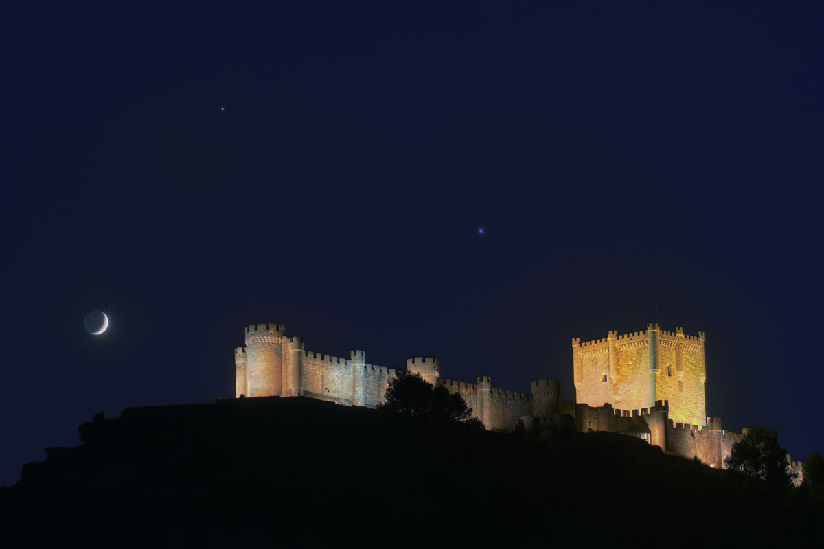 La Luna, Júpiter y Venus asaltando el castillo