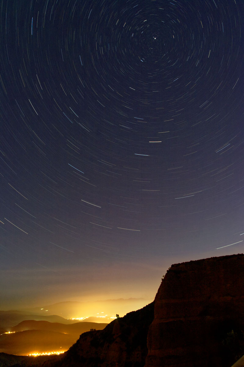 Trazas de estrellas desde el mirador de Orellán