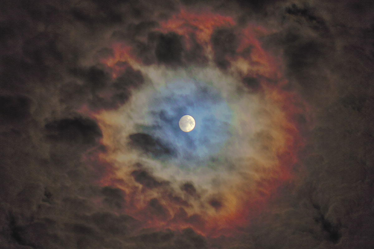 Corona lunar