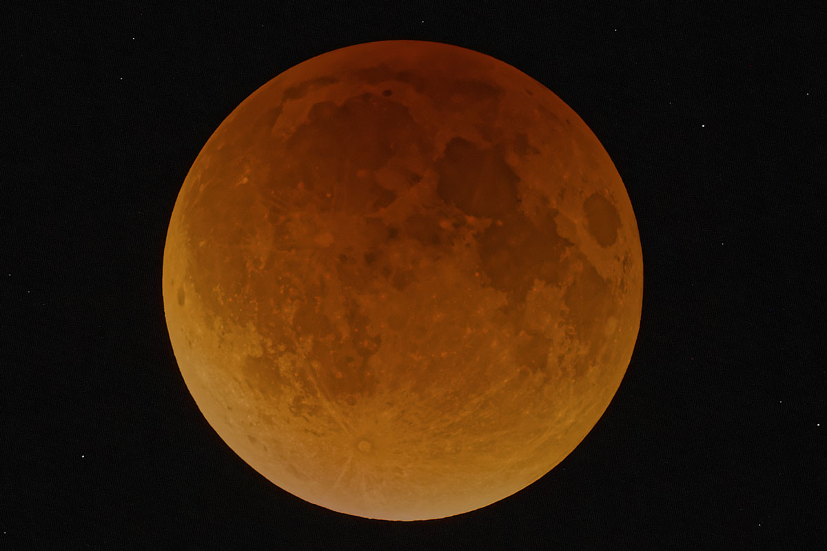 La Luna en la totalidad del eclipse