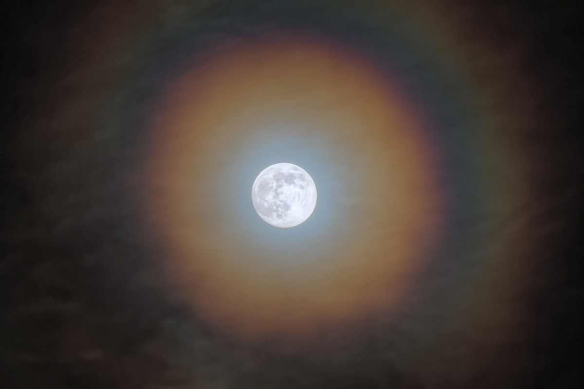 Luna llena con corona