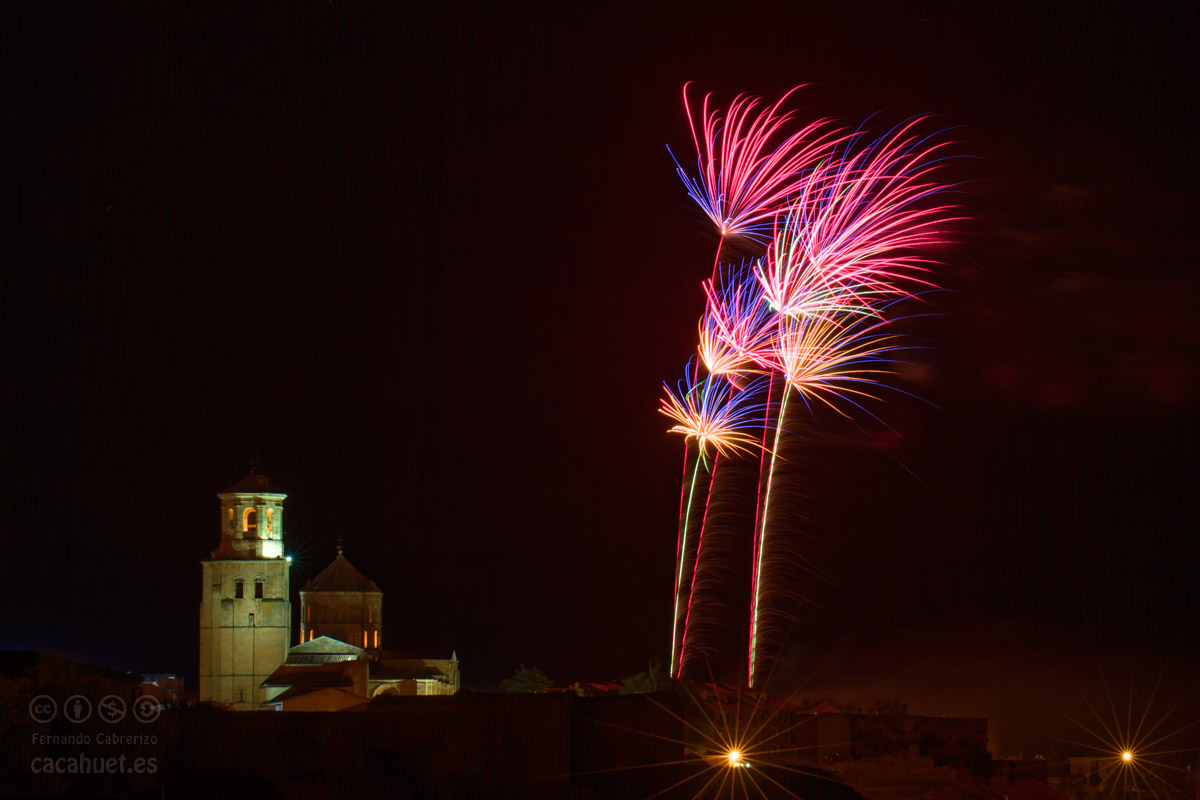 Fuegos artificiales sobre la Colegiata de Toro