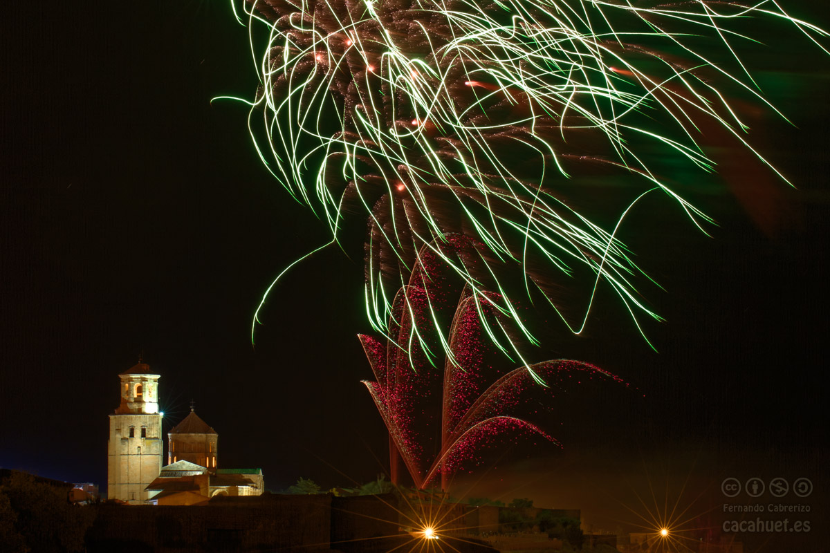 Fuegos artificiales sobre la Colegiata de Toro