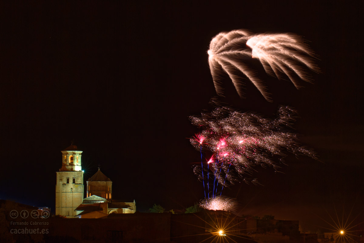 Fuegos artificiales sobre la Colegiata de Toro