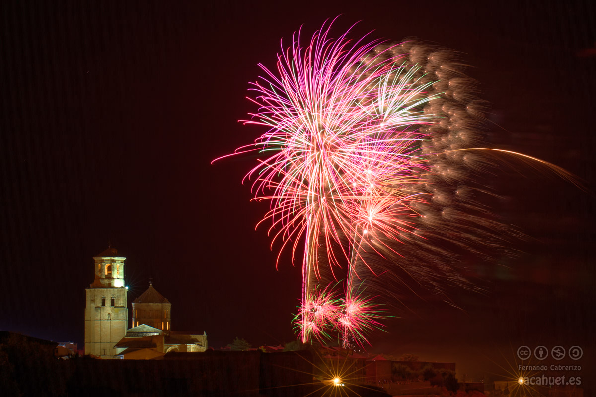 Fuegos artificiales sobre la Colegiata de Toro